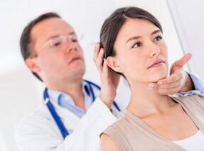 Diagnose einer zervikalen Ostochondrose bei einem Termin beim Neurologen