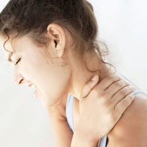 Starke Schmerzen aufgrund einer Osteochondrose der Halswirbelsäule